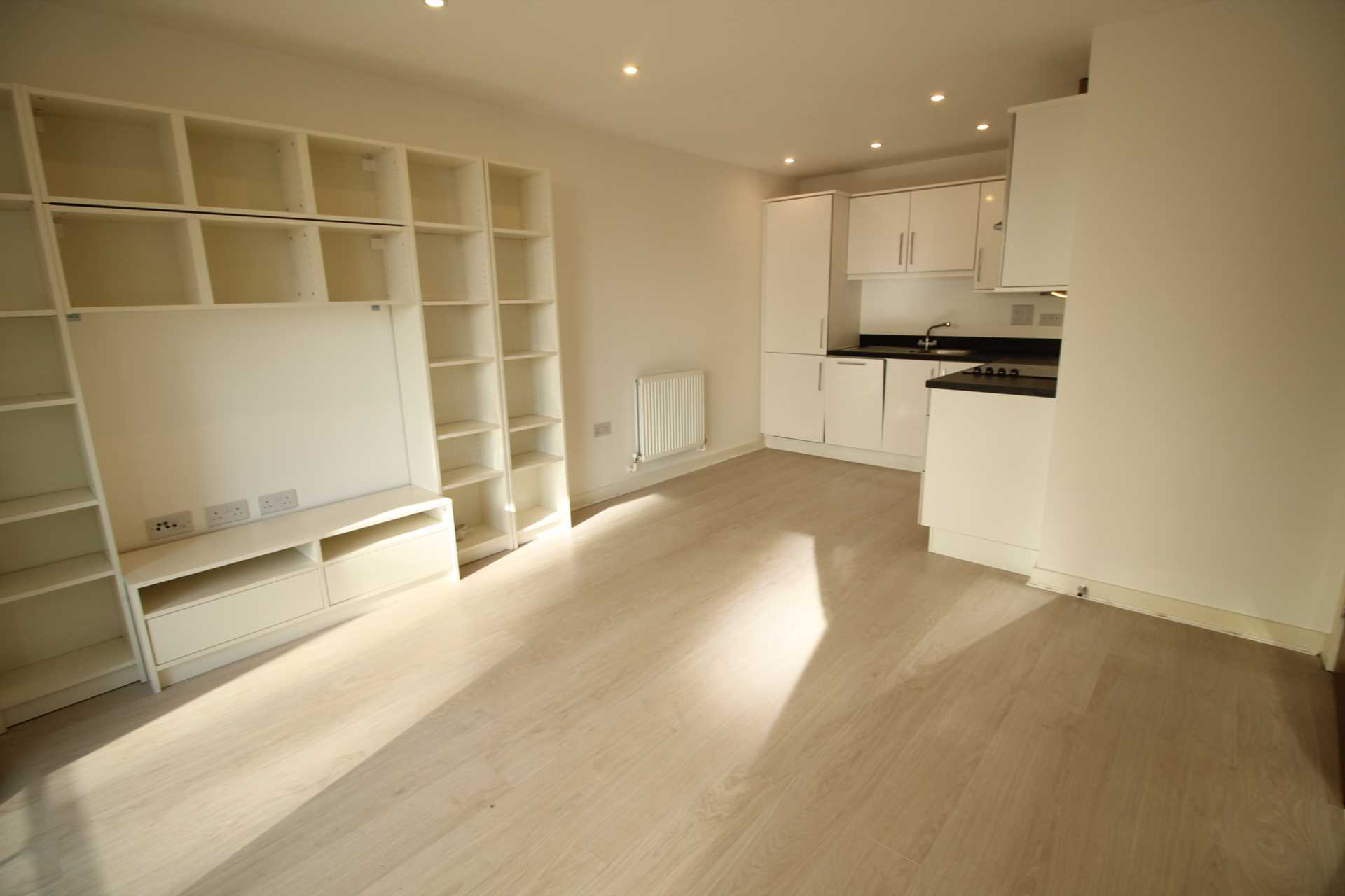 GWQ, Brentford, Image 2