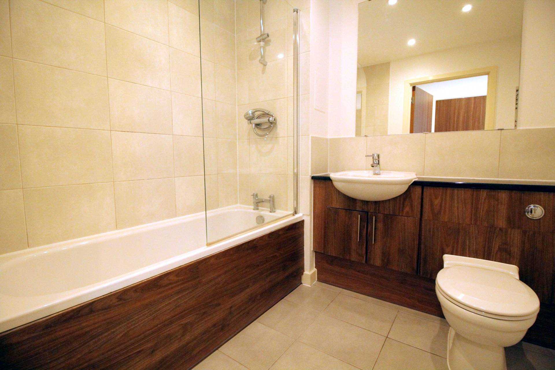 GWQ, Brentford, Image 3