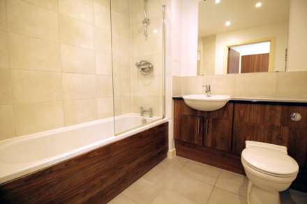 GWQ, Brentford, Image 3