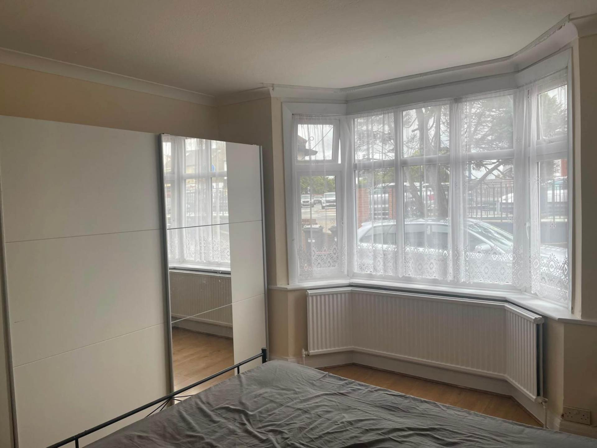 Bath Road, Cranford, Image 2