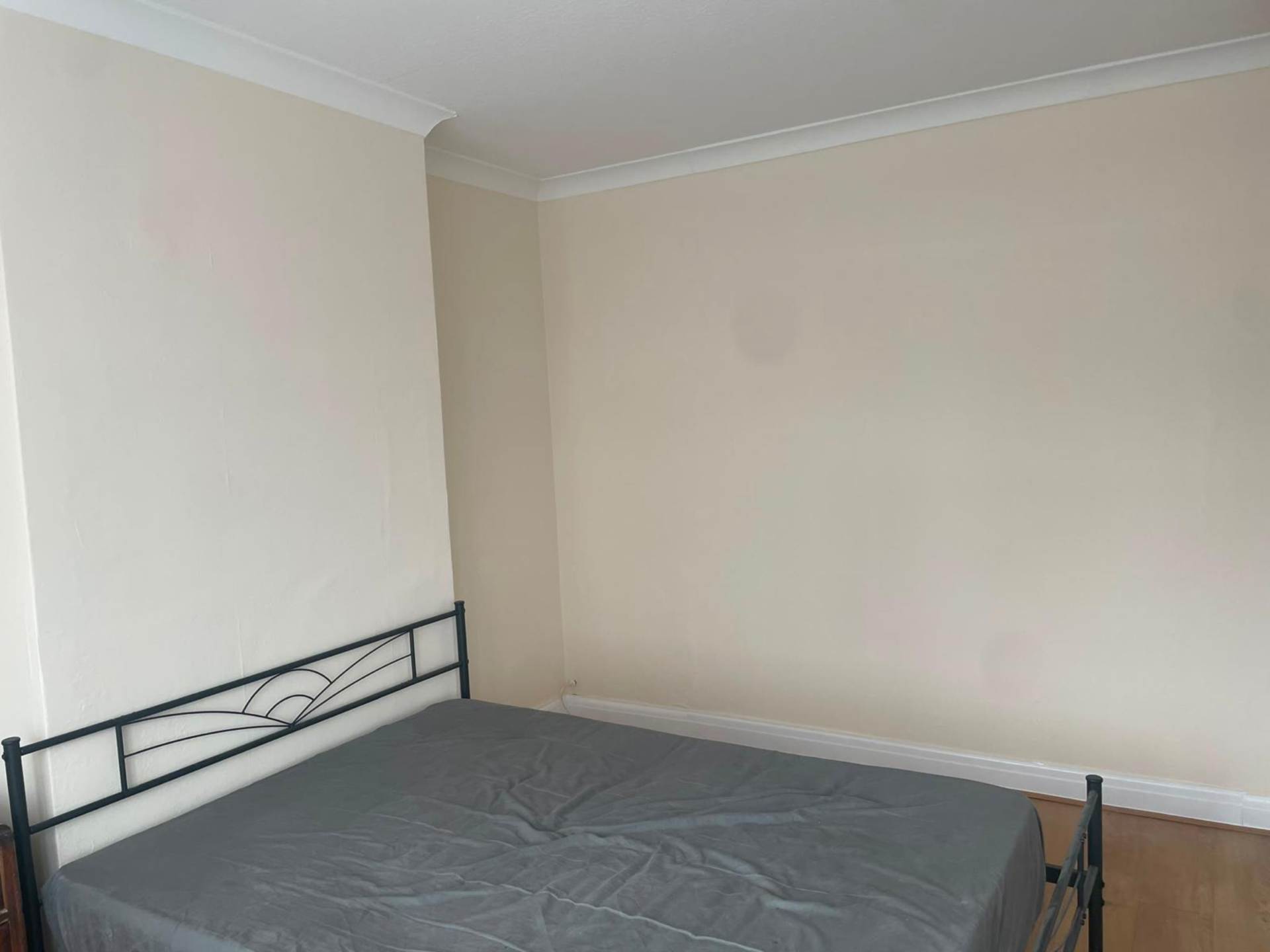 Bath Road, Cranford, Image 3