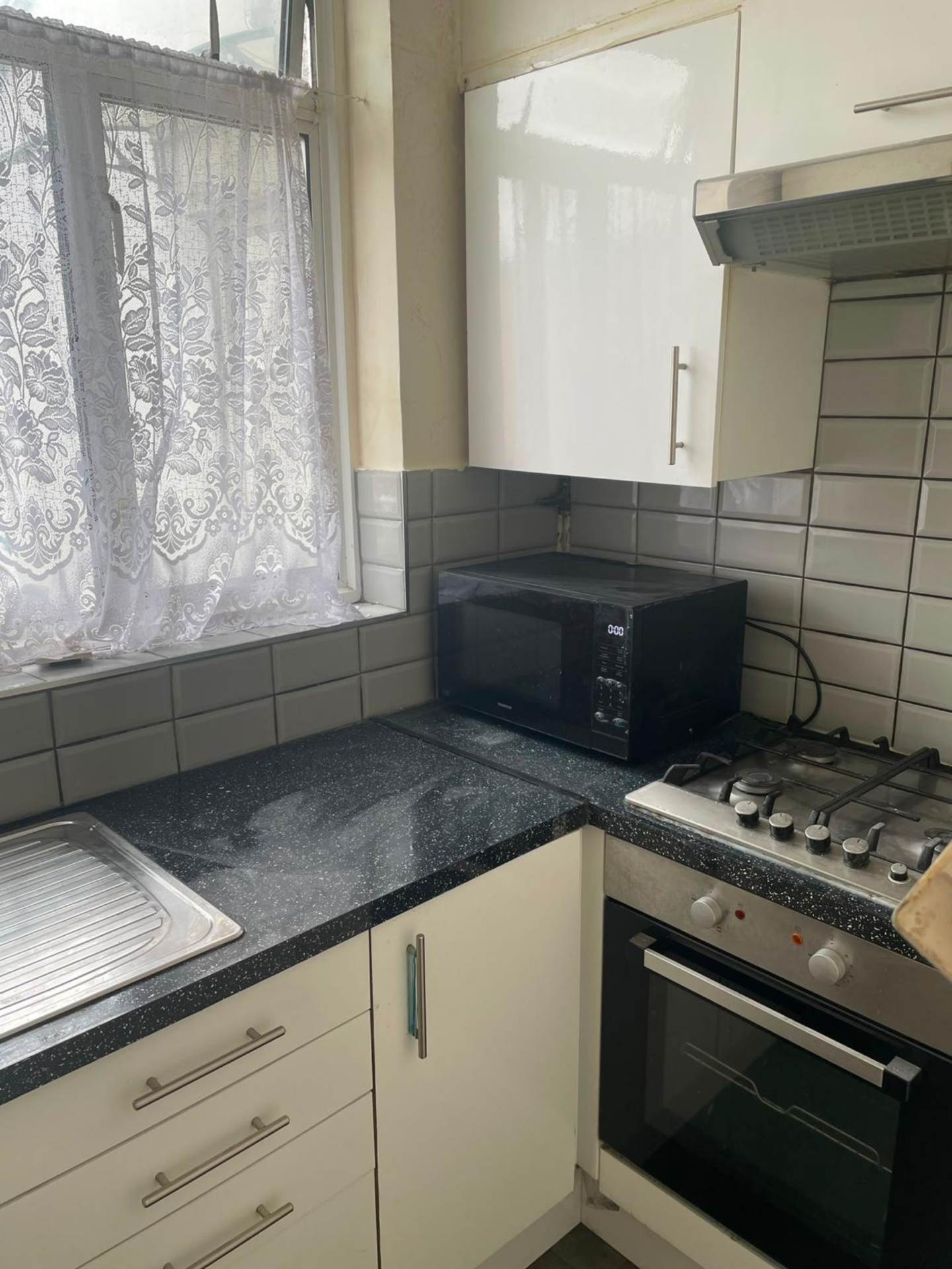 Bath Road, Cranford, Image 7