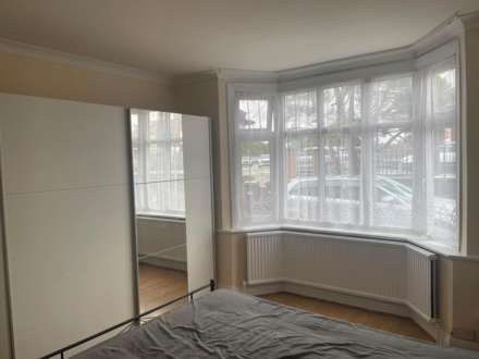 Bath Road, Cranford, Image 2