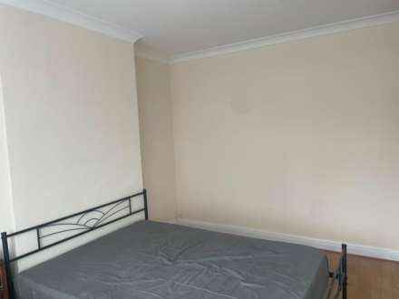 Bath Road, Cranford, Image 3