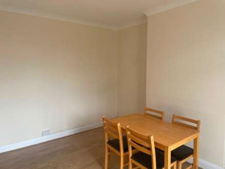 Bath Road, Cranford, Image 4