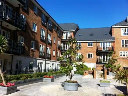 High Street, Brentford, Image 3