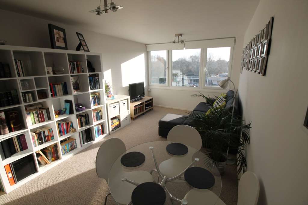 Numa Court, Brentford Dock  TW8, Image 4
