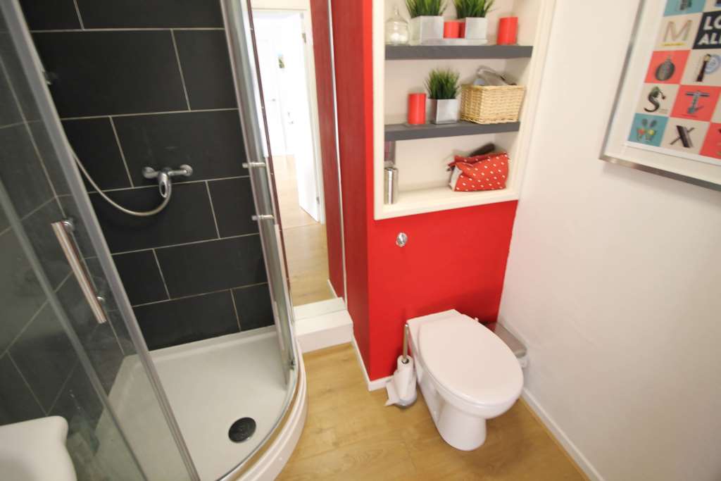 Numa Court, Brentford Dock  TW8, Image 6
