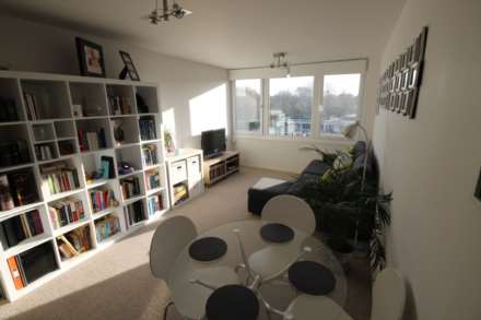 Numa Court, Brentford Dock  TW8, Image 4