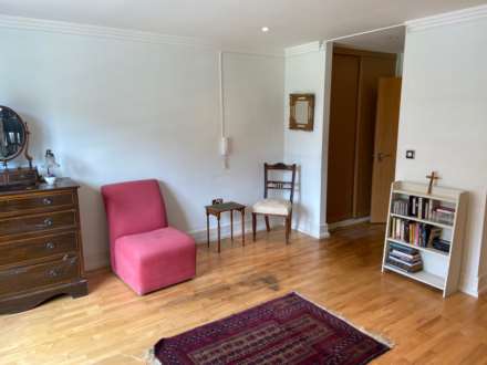 The Island, Brentford, Image 4