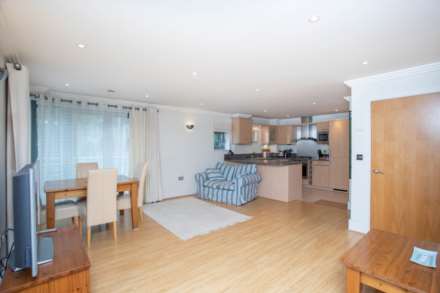 Tallow Road, Brentford, Image 5