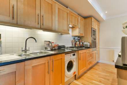 Ferry Lane, Brentford, Image 4