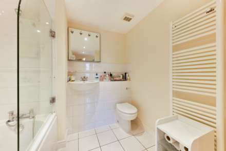 Ferry Lane, Brentford, Image 9