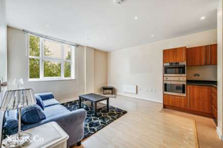 Bromyard Avenue, London, Image 3