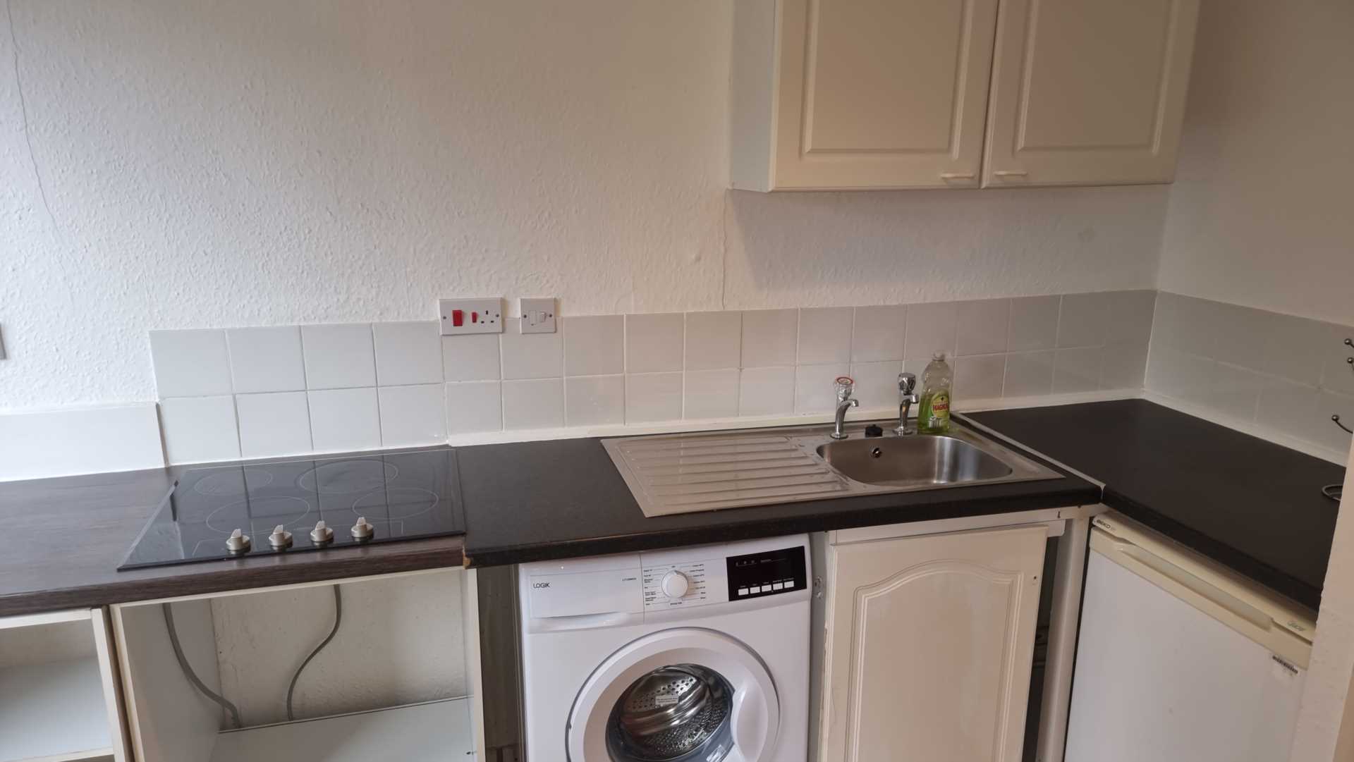 Flt    Chilvers Grove, Marston Green, Image 4