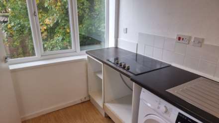Flt    Chilvers Grove, Marston Green, Image 3