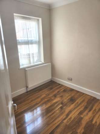 Sunnyside Rd East, London, Image 8