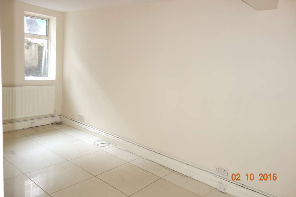 BASEMENT FLAT, ROMFORD ROAD, FOREST GATE, E7 9HJ, Image 9