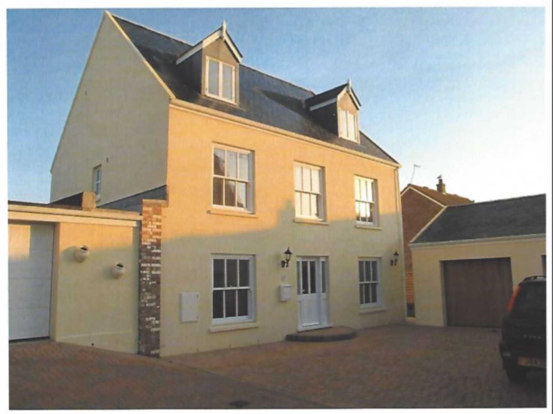 ST CLEMENT SOLE AGENT A FANTASTIC 5 BEDROOM 4 BATHROOM, ST